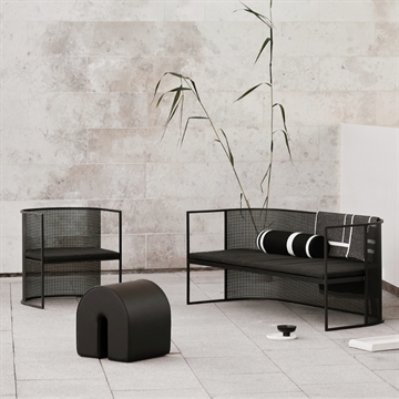 Kristina Dam Studio Curved Pouf, Black - set sammen med Bauhaus møbler